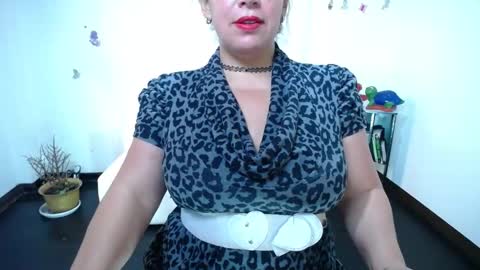 Saraloves online show from 12.18.24