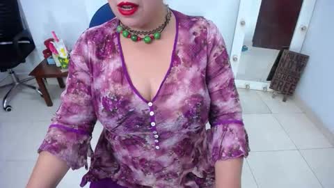 Snapshot of saralovens chatting on 10.25.25 Saraloves online show from 10.25.25