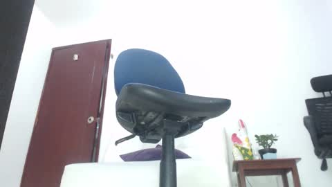 Saraloves online show from 03.04.26