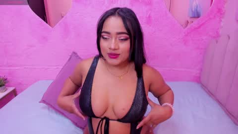 Snapshot of saramagiic chatting on 01.08.25 online show from 01.08.25