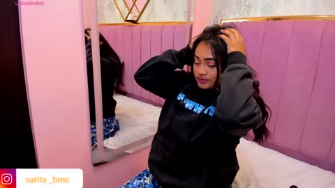 Snapshot of saramagiic chatting on 02.04.25 online show from 02.04.25