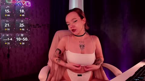 Snapshot of sararomoney chatting on 01.22.25 Sara online show from 01.22.25