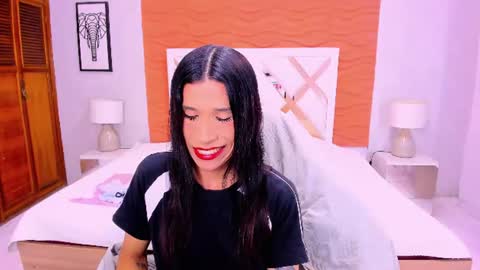 Snapshot of sarasofia44 chatting on 06.18.26 Sara Sofia online show from 06.18.26
