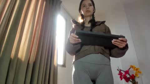 Sara   online show from 09.23.25