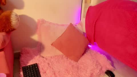 Snapshot of saratorresxx chatting on 02.21.25 Sara online show from 02.21.25