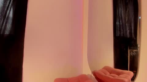 Snapshot of saratorresxx chatting on 03.10.25 Sara online show from 03.10.25