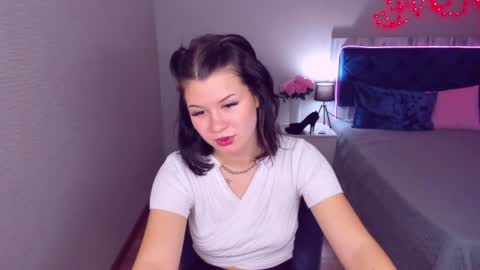 SaraVivid online show from 06.12.26