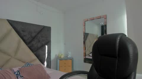 Snapshot of sarawagner_ chatting on 07.02.26 online show from 07.02.26
