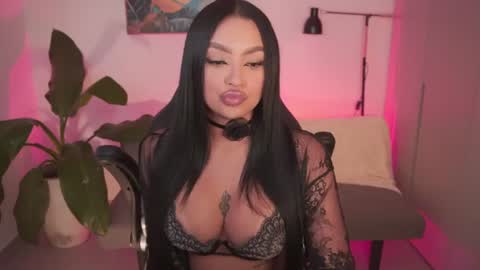 Snapshot of sarawinstone_ chatting on 07.02.26 Sara Winstone online show from 07.02.26