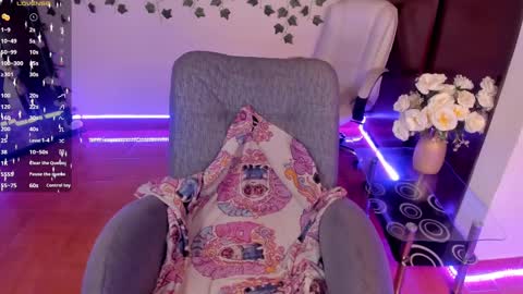 saray__jones online show from 01.08.25