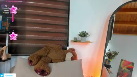 Snapshot of saray_cum chatting on 10.19.25 saray online show from 10.19.25