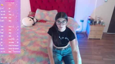 Snapshot of saray_honey1 chatting on 10.26.25 saray online show from 10.26.25