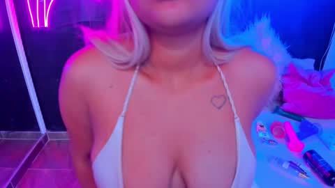 saraycooper_ online show from 09.15.25