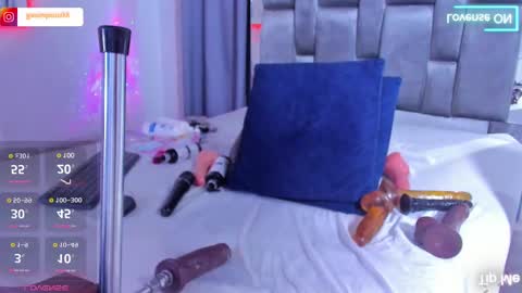 Snapshot of sarayhornyy69 chatting on 02.15.25 Saray online show from 02.15.25