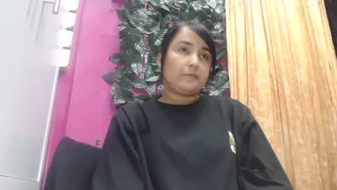 Snapshot of sarayx chatting on 12.20.24 mery online show from 12.20.24