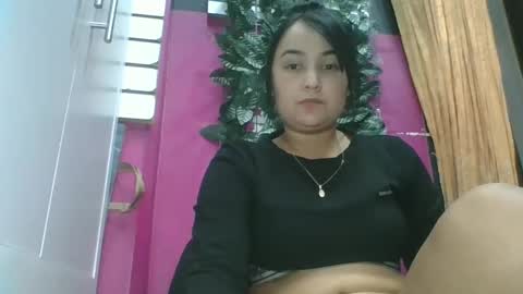 Snapshot of sarayx chatting on 01.23.25 mery online show from 01.23.25