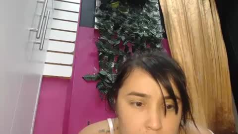 Snapshot of sarayx chatting on 02.15.25 mery online show from 02.15.25