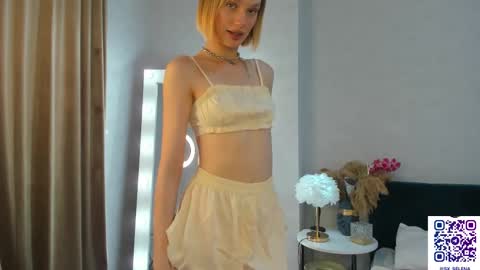 Snapshot of sarilit chatting on 09.13.25 Your Selena 3 online show from 09.13.25