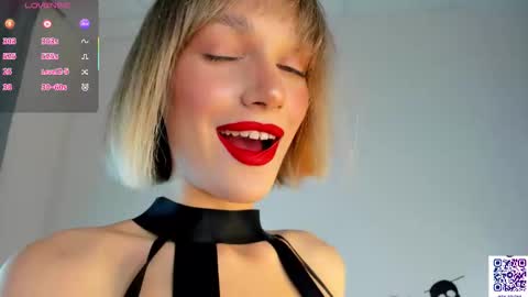 Snapshot of sarilit chatting on 10.30.25 Your Selena 3 online show from 10.30.25