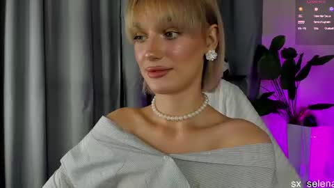 Snapshot of sarilit chatting on 07.11.26 Your Selena 3 online show from 07.11.26