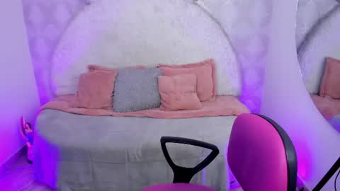 Snapshot of sarita_jane chatting on 06.26.26 Sara online show from 06.26.26