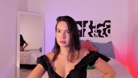 Snapshot of sarrah_3 chatting on 09.22.25 Sara online show from 09.22.25