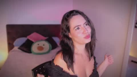 Snapshot of sarrah_3 chatting on 12.22.25 Sara online show from 12.22.25