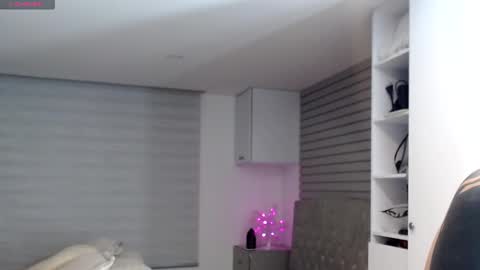 Snapshot of sasha_baby69 chatting on 09.28.25 yesica online show from 09.28.25