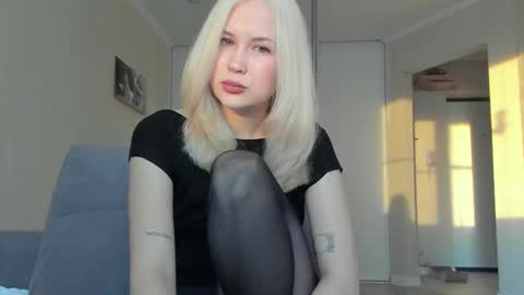 Snapshot of sasha_bell_ chatting on 10.15.25 Sasha online show from 10.15.25