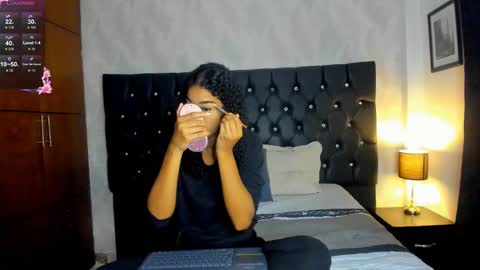 Snapshot of sasha_fox0 chatting on 01.03.25 emy online show from 01.03.25