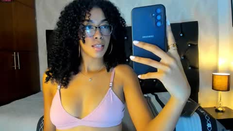 Snapshot of sasha_fox0 chatting on 01.12.25 emy online show from 01.12.25