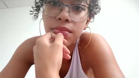 Snapshot of sasha_fox0 chatting on 01.31.25 emy online show from 01.31.25