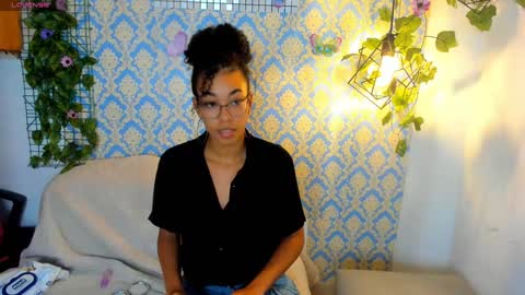 Snapshot of sasha_fox0 chatting on 02.02.25 emy online show from 02.02.25