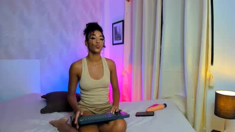 Snapshot of sasha_fox0 chatting on 03.08.25 emy online show from 03.08.25