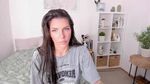 Sasha Miro online show from 09.11.25