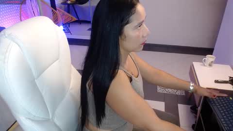 Snapshot of sashaavixen chatting on 10.22.25 Sasha  online show from 10.22.25