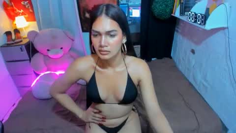 Snapshot of sashahuwanna chatting on 02.15.25 ESTELLA online show from 02.15.25