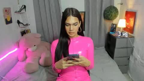 Snapshot of sashahuwanna chatting on 02.25.25 ESTELLA online show from 02.25.25