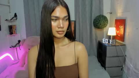 Snapshot of sashahuwanna chatting on 02.26.25 ESTELLA online show from 02.26.25