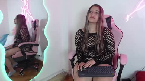 sashajones06 online show from 01.16.25