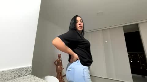 Snapshot of sasshamoon chatting on 11.17.25 sasshamoon online show from 11.17.25