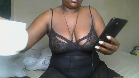 sassie_bee online show from 12.15.24