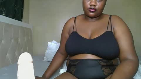 sassie_bee online show from 02.01.25