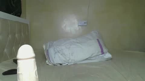 sassie_bee online show from 02.20.25