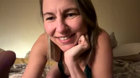 Snapshot of sassyella chatting on 12.14.24 Sassyella online show from 12.14.24
