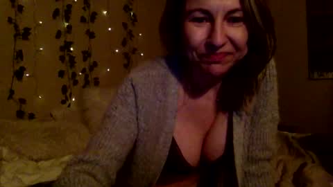 Snapshot of sassyella chatting on 02.28.25 Sassyella online show from 02.28.25