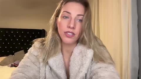 Snapshot of sassysophie333 chatting on 02.05.25 MazyMay333 online show from 02.05.25