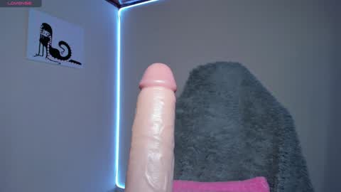 Snapshot of satanbabee_ chatting on 01.15.25    im expecting 300 thumbs up on my altar online show from 01.15.25