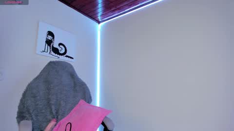 Snapshot of satanbabee_ chatting on 01.16.25    im expecting 300 thumbs up on my altar online show from 01.16.25