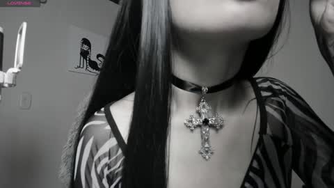 Snapshot of satanbabee_ chatting on 01.17.25    im expecting 300 thumbs up on my altar online show from 01.17.25